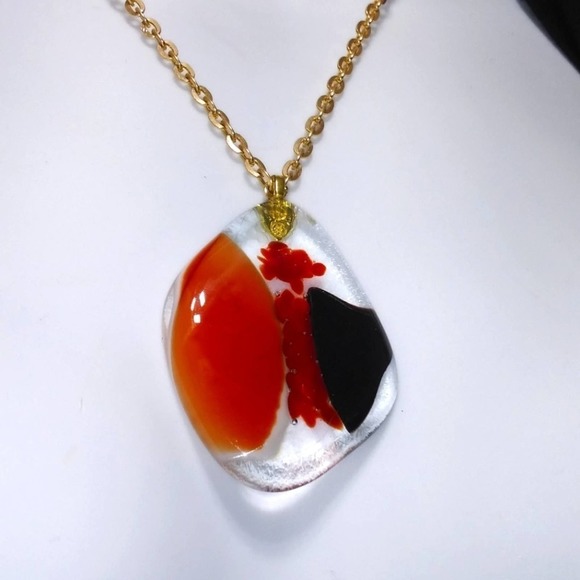 STUNNING Red Black Handmade Fused Glass PENDANT NECKLACE on Gold Chain - Picture 5 of 8